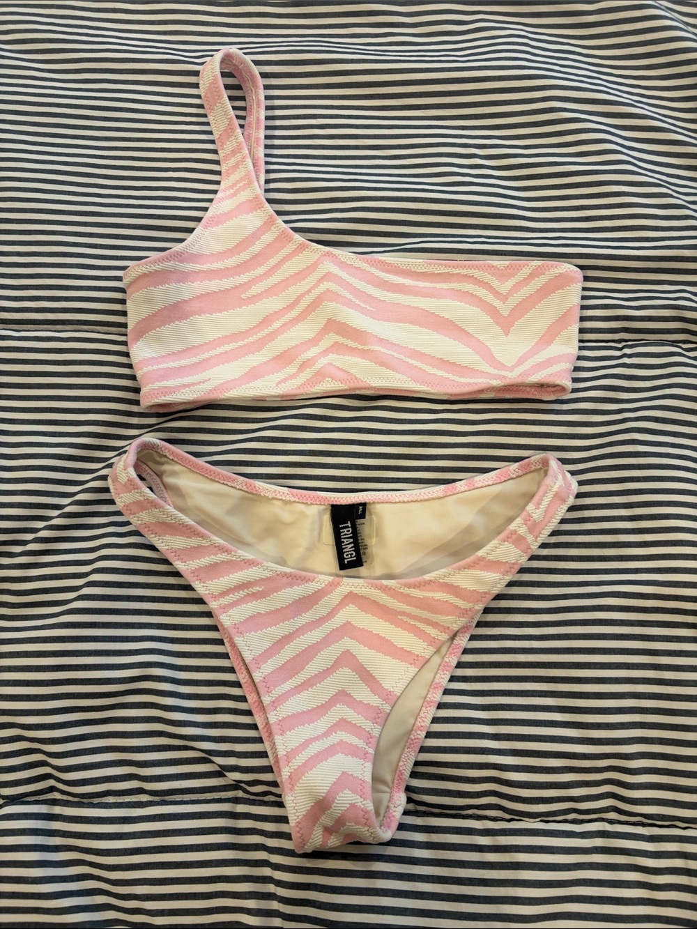 triangl swimwear Pink Zebra One-Shoulder Bikini